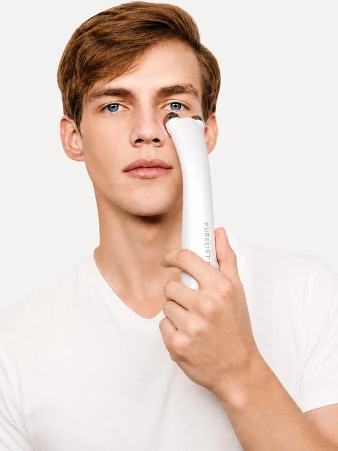 Man using PureLift Pro Edition beside his nose, under the eye